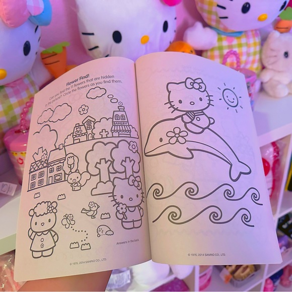 Hello Kitty Coloring Book - Picture 3 of 3